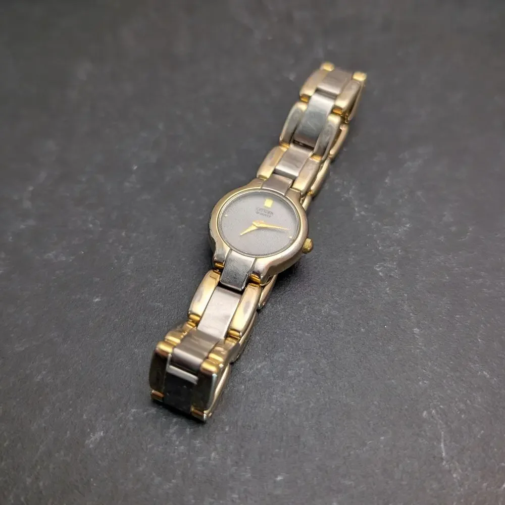 Ladies Citizen Watch Two Tone 5920-S76248 Needs New Battery